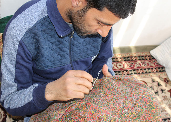Making of Kashmiri Pashmina Shawls